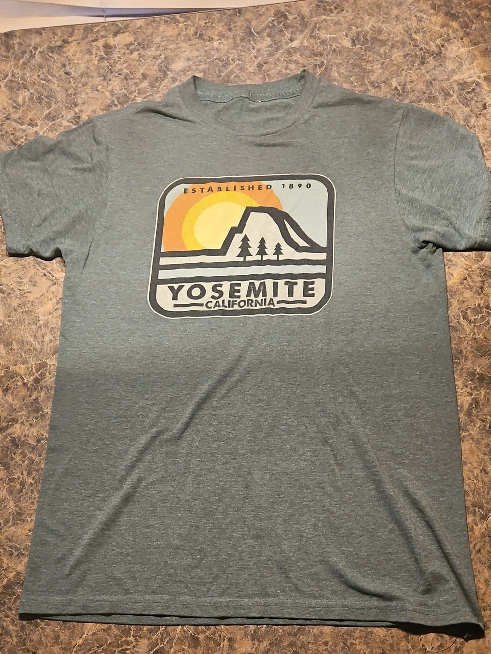 Graphic  Yosemite National Psrk  Short-Sleeve Tee - Heather Green